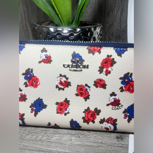 Authentic Coach floral print Wallet - Picture 3 of 4